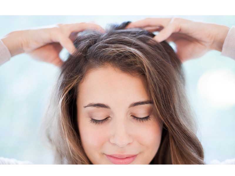 ماساژ کف سر برای درمان ریزش مو